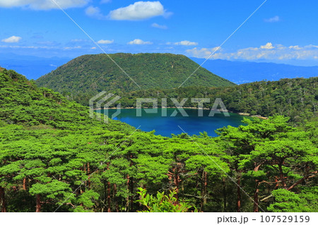 【宮崎県】晴天の霧島の六観音御池(えびの高原) 【宮崎県】晴天の霧島の六観音御池(えびの高原) 107529159