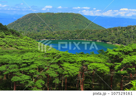 【宮崎県】晴天の霧島の六観音御池(えびの高原) 【宮崎県】晴天の霧島の六観音御池(えびの高原) 107529161