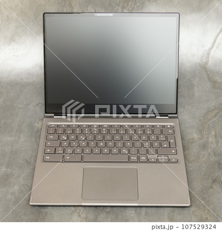 notebook with german keyboard and clipping path for the screen notebook with german keyboard and clipping path for the screen 107529324