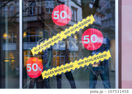 shop window with german text Everything has to go, we're closing and 50 percent sign shop window with german text Everything has to go, we're closing and 50 percent sign 107531458