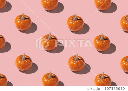 Orange pumpkin pattern on pastel color background 107533030