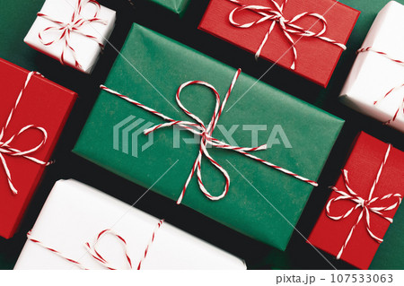 Color gift boxes on color background, flat lay 107533063