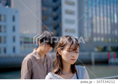 夫婦　カップル　喧嘩 107534212