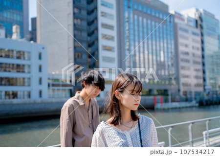 夫婦　カップル　喧嘩 107534217