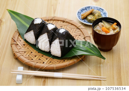 おにぎり定食 107536534