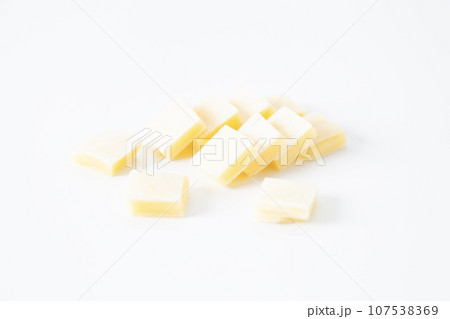 チーズサンド 白背景 チーズサンド 白背景 107538369