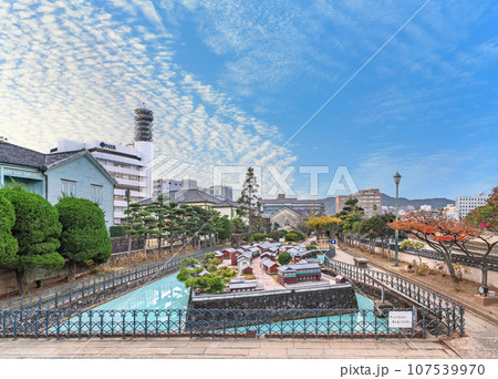 [九州・長崎] 出島町の庭に飾ってある江戸時代の様子を再現するスケールダウンのミニチュアモデル。 107539970