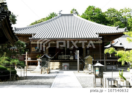 【三豊市　四国八十八ヶ所巡礼　讃岐　第六十七番札所「大興寺」本堂】 107540632
