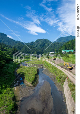 吉田川　真夏の風景　 小鹿野町日尾方面 107540997