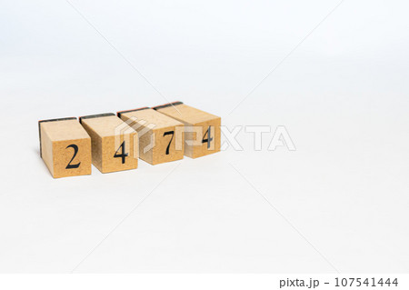 木のブロック 数字 2474 木のブロック 数字 2474 107541444