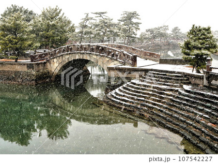 雪の和歌の浦　不老橋　和歌山市 107542227