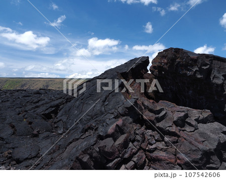 ハワイ火山国立公園 溶岩台地 ハワイ火山国立公園 溶岩台地 107542606