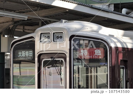 阪急 9300系 9300F 20周年ヘッドマーク掲出 トップナンバー 表示幕車 107543580