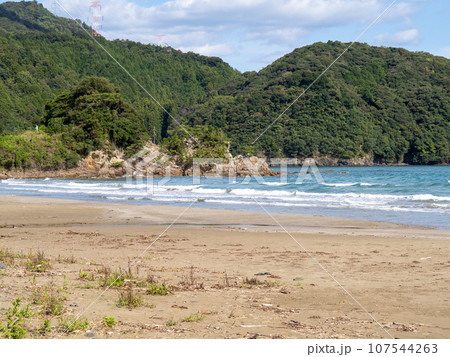 難波江海水浴場(福井県大飯郡高浜町難波江)。10月撮影。 107544263