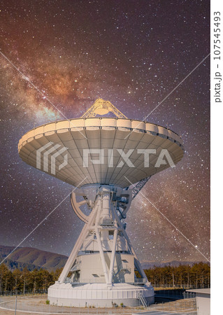 「長野県」パラボラアンテナと合成した星空風景　星空合成 107545493
