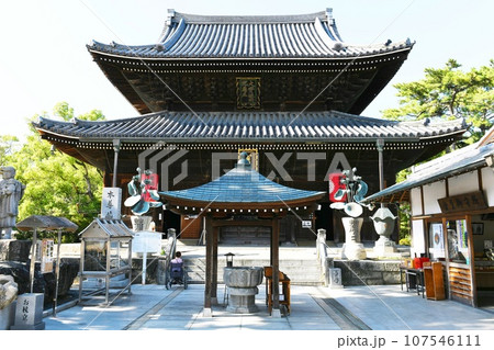 【善通寺市　四国八十八ヶ所巡礼　讃岐　第七十五番札所「善通寺」本堂】 107546111