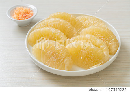 Fresh peeled pomelo, grapefruit or shaddock Fresh peeled pomelo, grapefruit or shaddock 107546222