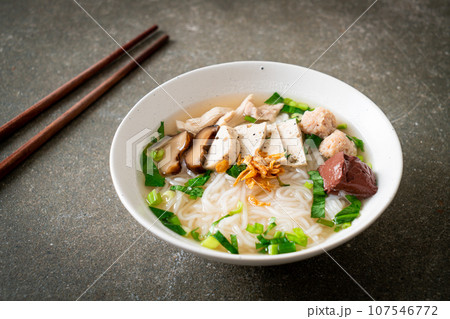 Vietnamese Rice Noodles Soup with Vietnamese Sausage served vegetables and crispy onion Vietnamese Rice Noodles Soup with Vietnamese Sausage served vegetables and crispy onion 107546772