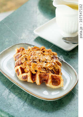 Croffles with almond and caramel - Food Trend that compound word from Croissant and Waffle 107547182