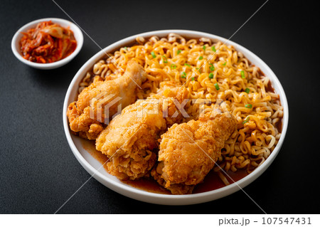 Korean instant noodles with fried chicken or Fried chicken ramyeon 107547431