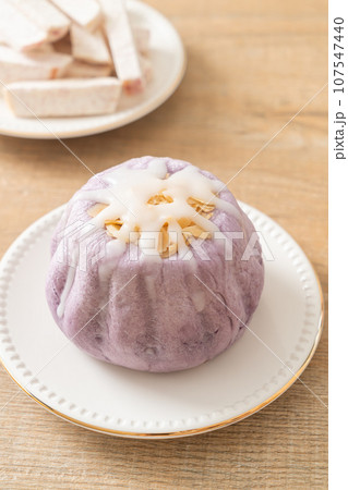 taro bun with white sugar cream and nut 107547440