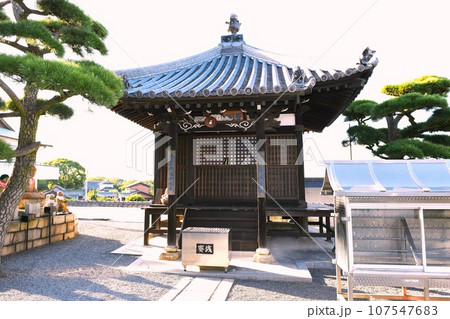 【宇多津町　四国八十八ヶ所巡礼　讃岐　第七十八番札所「郷照寺」庚甲堂】 107547683