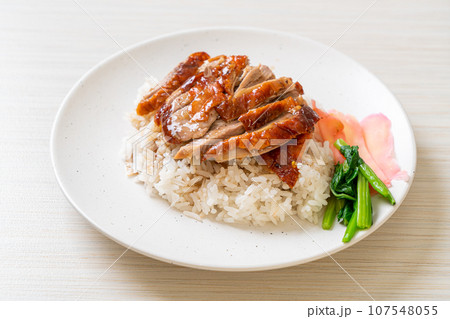 Roasted duck on rice 107548055