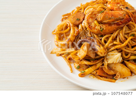 stir fried Tom Yum seafood dried spaghetti 107548077