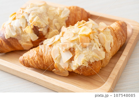 croissant with cream and almonds 107548085