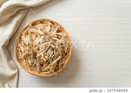dried small crispy fish 107548089