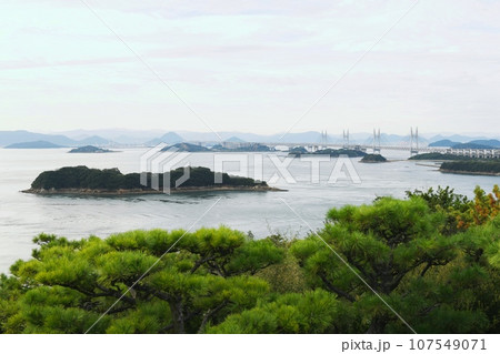 【倉敷市「鷲羽山」第二展望台より瀬戸内海の多島海美と瀬戸大橋を望む】 【倉敷市「鷲羽山」第二展望台より瀬戸内海の多島海美と瀬戸大橋を望む】 107549071