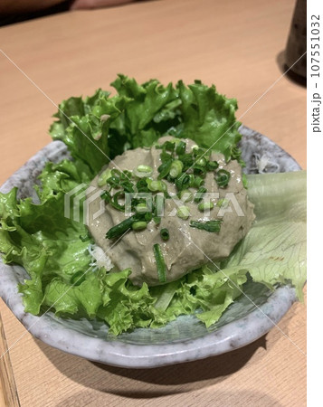 美味しそうなカニ味噌サラダ 美味しそうなカニ味噌サラダ 107551032