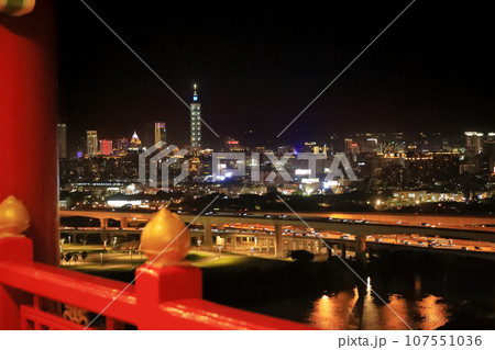 台湾　台北圓山大飯店（ザ・グランドホテル台北）からの夜景 107551036