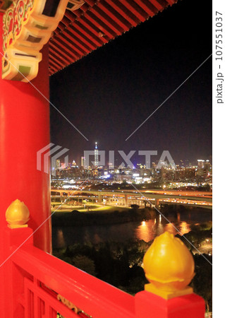 台湾　台北圓山大飯店（ザ・グランドホテル台北）からの夜景 107551037