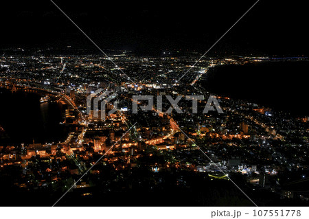 函館市　函館山山頂展望台からの夜景 107551778