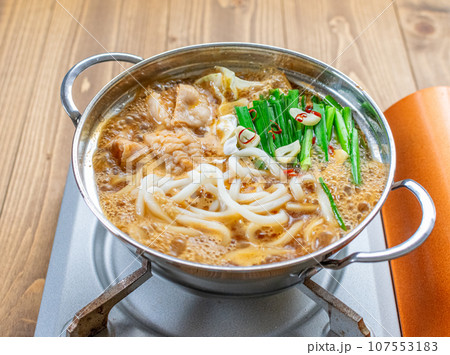 もつ鍋風 煮込みうどん もつ鍋風 煮込みうどん 107553183