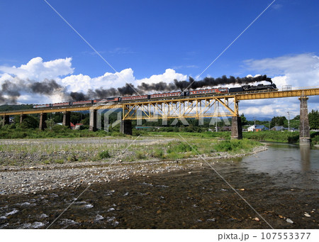 磐越西線：鉄橋を渡る観光SL列車 107553377