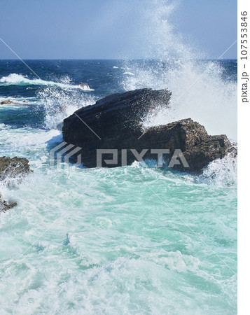 荒波の春の城ヶ島 自然風景 荒波の春の城ヶ島 自然風景 107553846