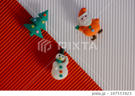 Plasticine miniature figures - Santa Claus, New Year's tree, snowman - cheerful toys on red and white background top view. Christmas 2024. Festive winter vacation wallpaper. Happy New Year background. Plasticine miniature figures - Santa Claus, New Year's tree, snowman - cheerful toys on red and white background top view. Christmas 2024. Festive winter vacation wallpaper. Happy New Year background. 107553923