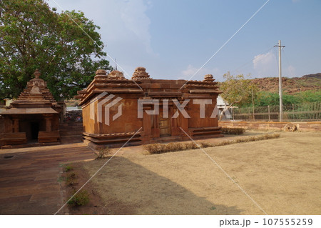 インド バダミのヒンドゥー教寺院 インド バダミのヒンドゥー教寺院 107555259