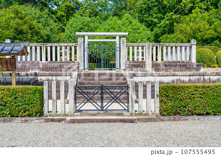 京都市右京区　第五十八代光孝天皇　後田邑陵 107555495