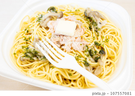 美味しい鮭ときのこの和風パスタ 美味しい鮭ときのこの和風パスタ 107557081
