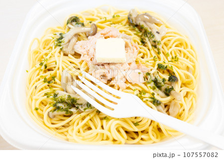 美味しい鮭ときのこの和風パスタ 107557082