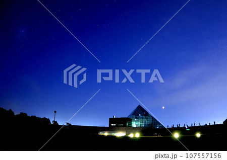 星空のガラスのピラミッド 107557156