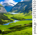 山間の風景 107557650