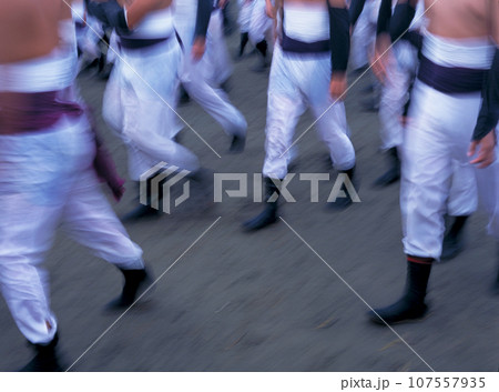 秋祭りの男衆 秋祭りの男衆 107557935