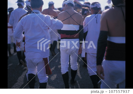 秋祭りの男衆 秋祭りの男衆 107557937