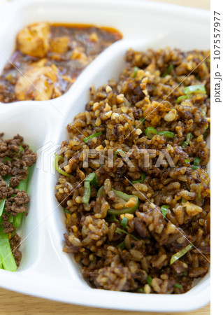 美味しい中国醤油チャーハンのテイクアウト 107557977
