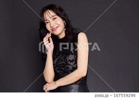 秋服ファッションポートレート 107559290