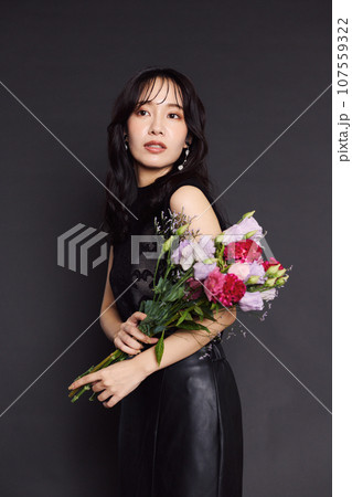 秋服ファッションポートレート 107559322